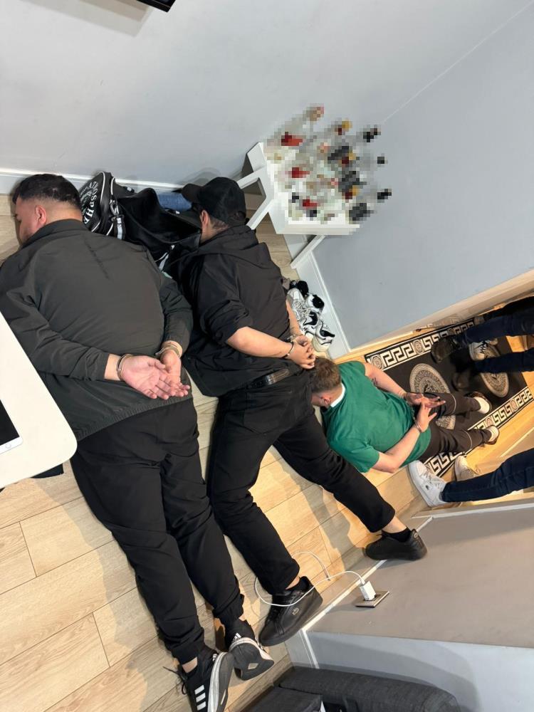 Karaköy’de mekana “Cudi” kurşunu kamerada: Polis saldırganları manzara pozlu fotoğraftan yakaladı