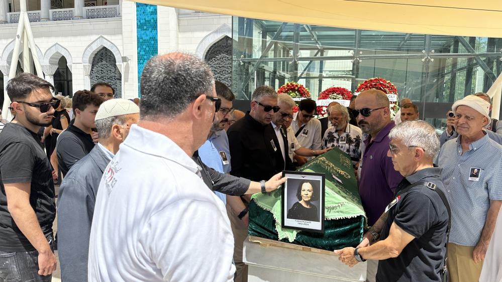 Ünlü sanatçı Fatma Karanfil’in cenazesinde vefasızlık: Sanat camiasından az kişi katıldı