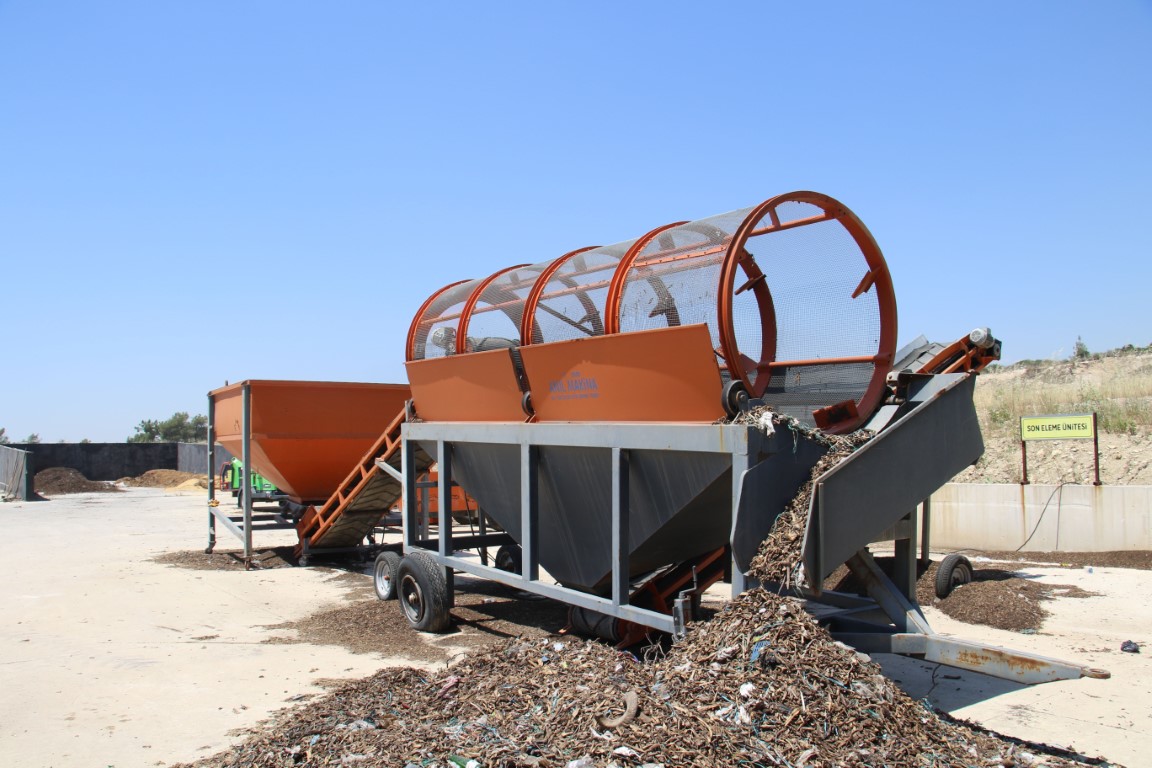 Atıklar, toprak iyileştirici kompost ürüne dönüşüyor