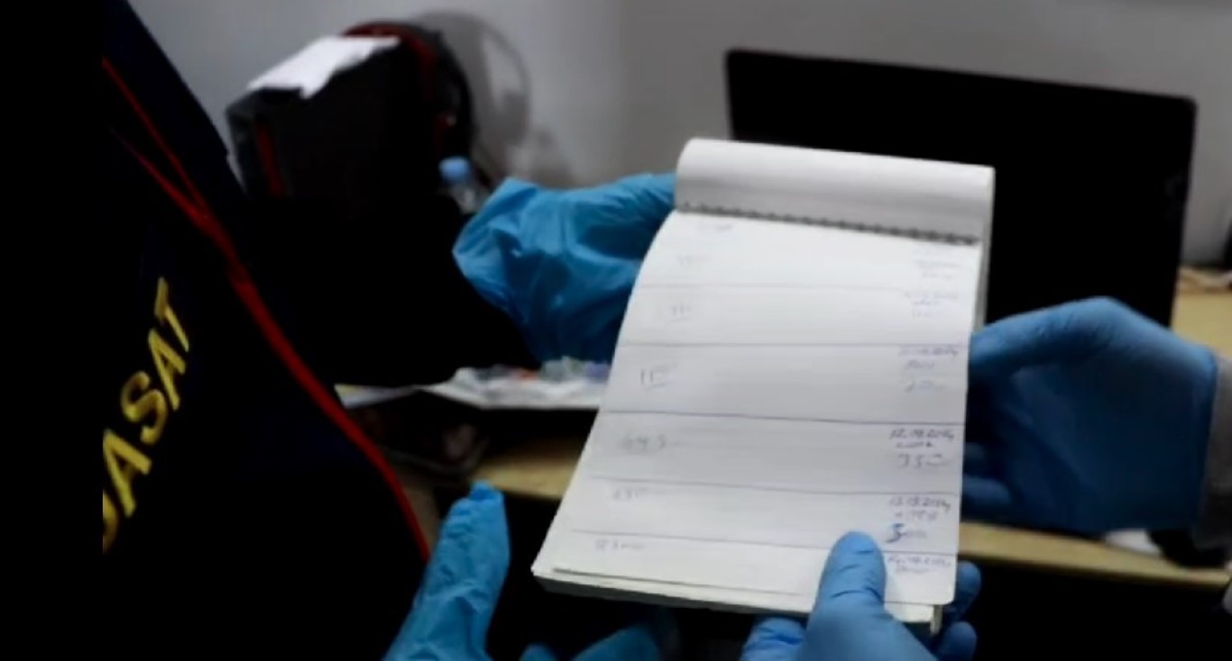 Bankalardan kredi çekemeyen vatandaşları dolandırdılar