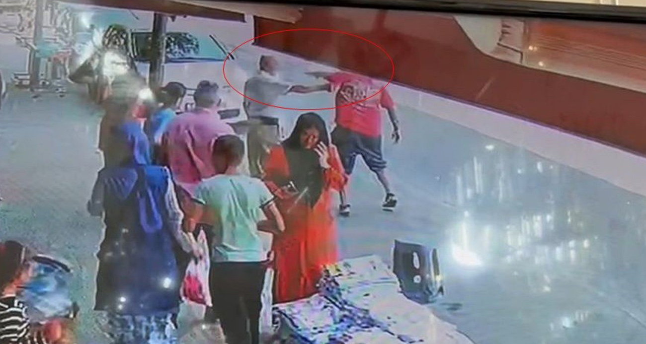 Yere çöp attı diye uyardığı kişiyle girdiği kavgada bıçaklandı... O anlar kamerada