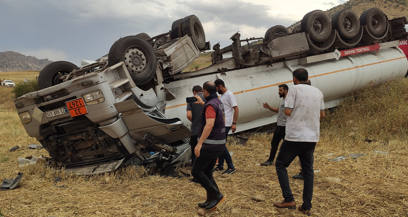 Şırnak’ta petrol yüklü tanker devrildi: 2 yaralı