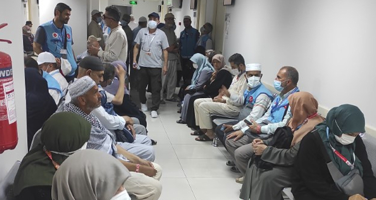 Diyanet Hastanesi Mekke'de hacı adaylarının imdadına yetişiyor