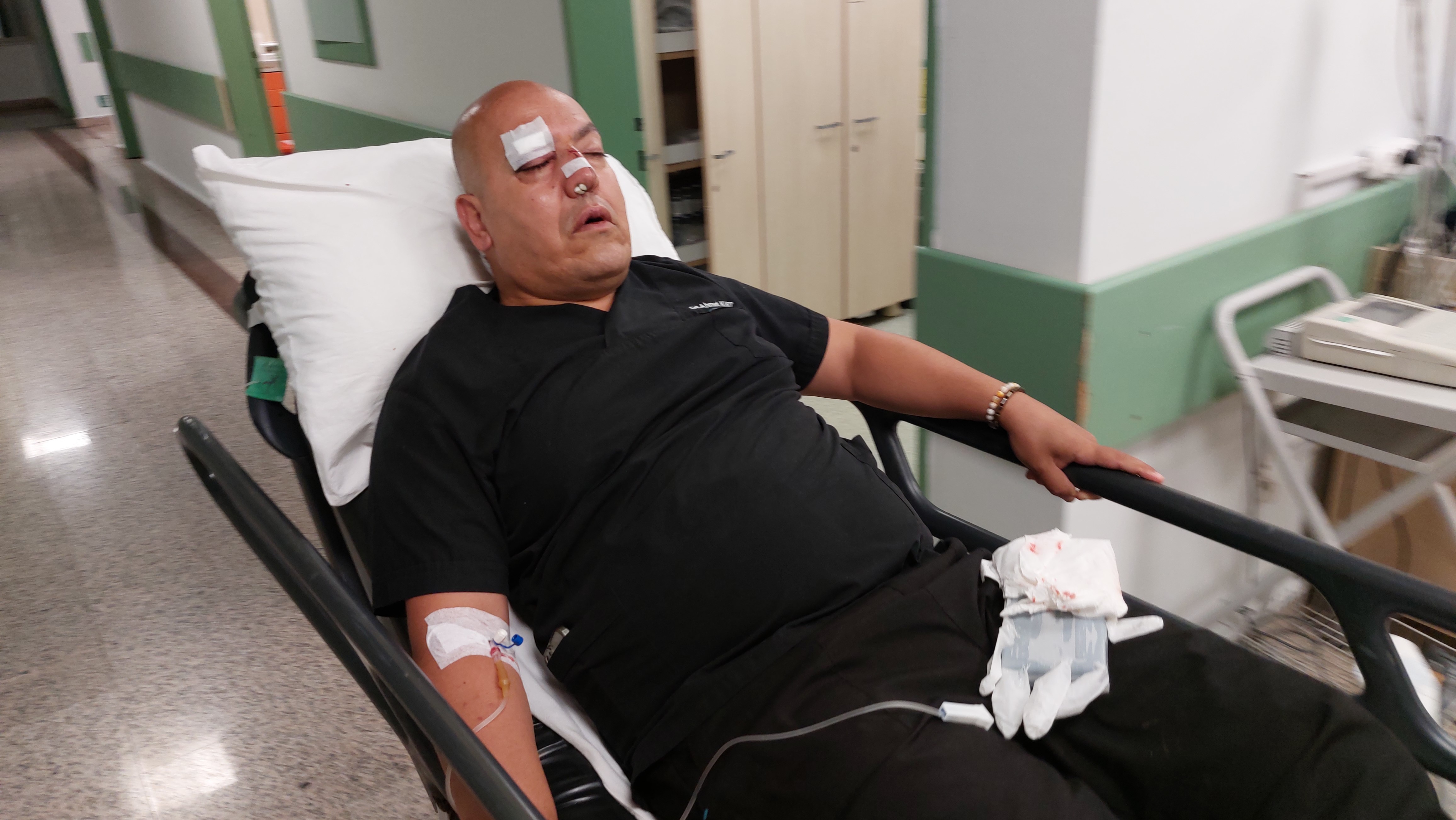 Hasta yakını, yumrukladığı doktorun burnunu kırdı