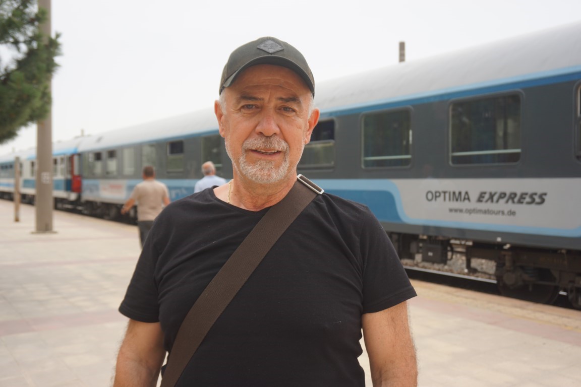 Arabalı trenle akın akın geliyorlar