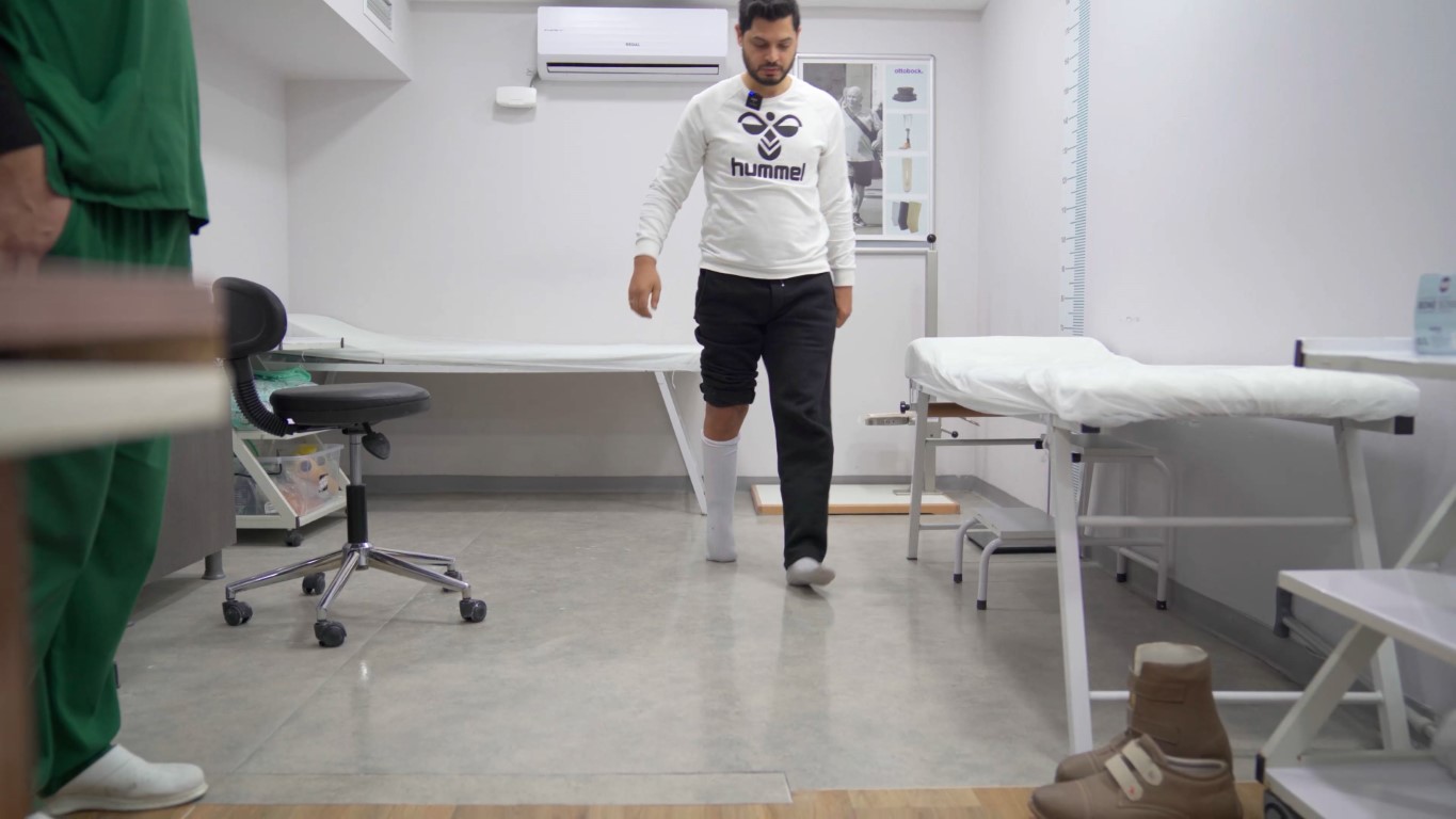 Asrın felaketinde 261 saat enkaz altında kalan Mustafa Avcı protezine kavuştu