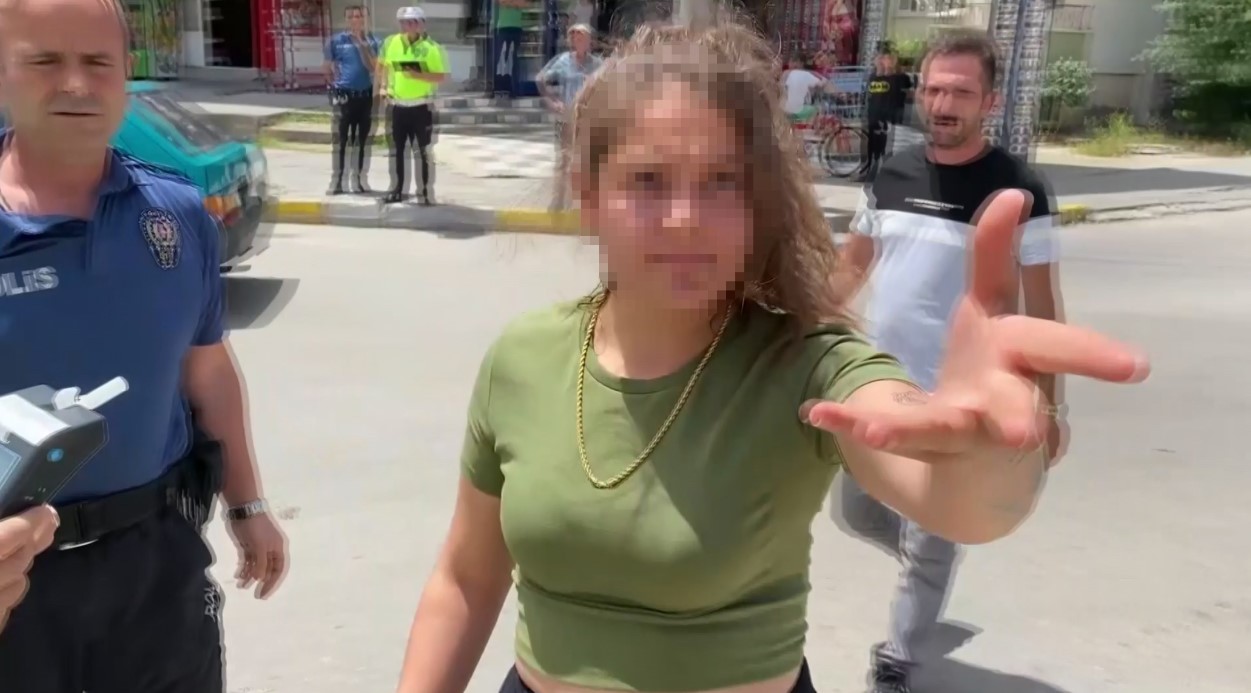 Alkollü araç kullanıp kaza yaptı, sinirini basın mensuplarından çıkardı