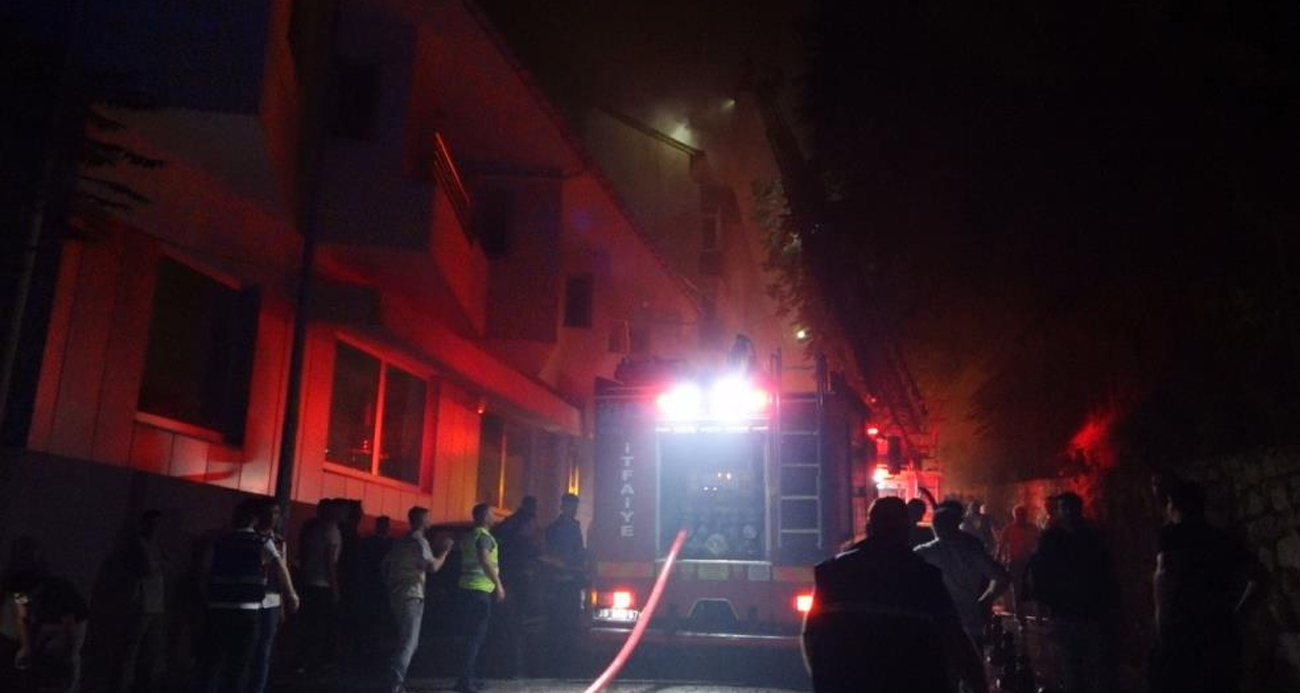 Kırklareli’deki yangın kontrol altına alındı: 2 kişi dumandan etkilendi, 1 itfaiye eri yaralandı