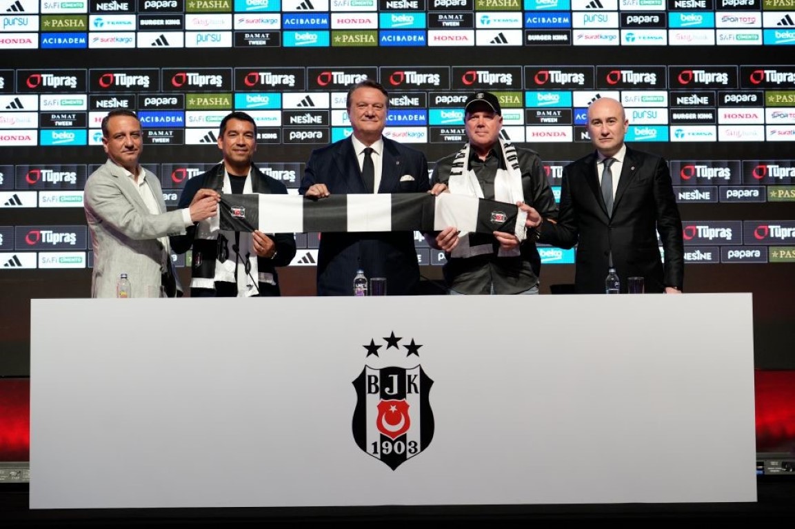 Beşiktaş, Giovanni van Bronckhorst ile sözleşme imzaladı