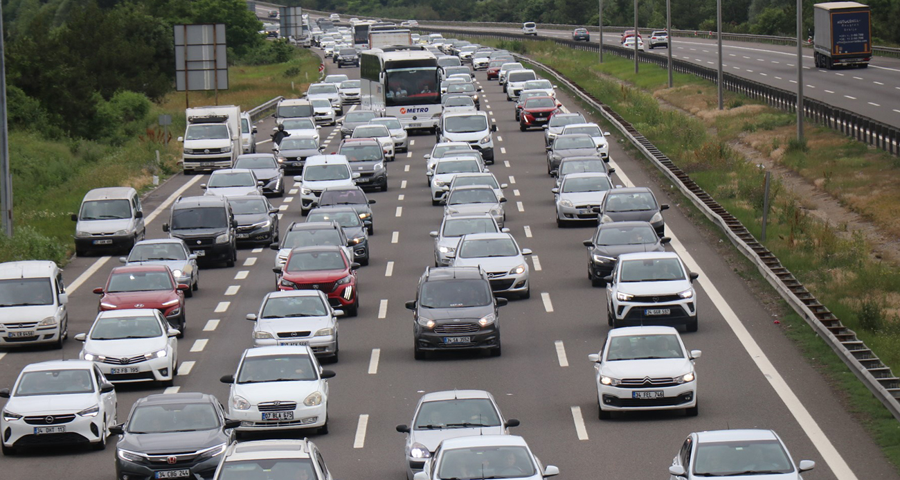 Tatilcilerin trafik çilesi sürüyor