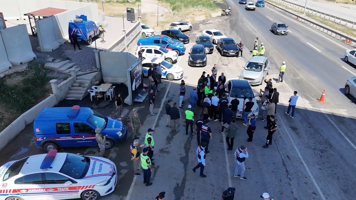 43 ilin geçiş noktası dronla görüntülendi: Araç sayısı 12 binden 80 bine çıktı