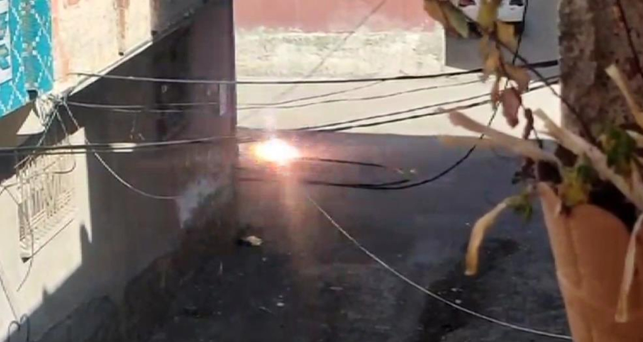 Şanlıurfa’da elektrik kablosu bomba gibi patladı