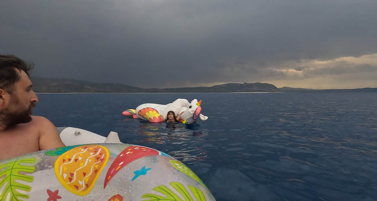 Salda gölünün ortasında can pazarı