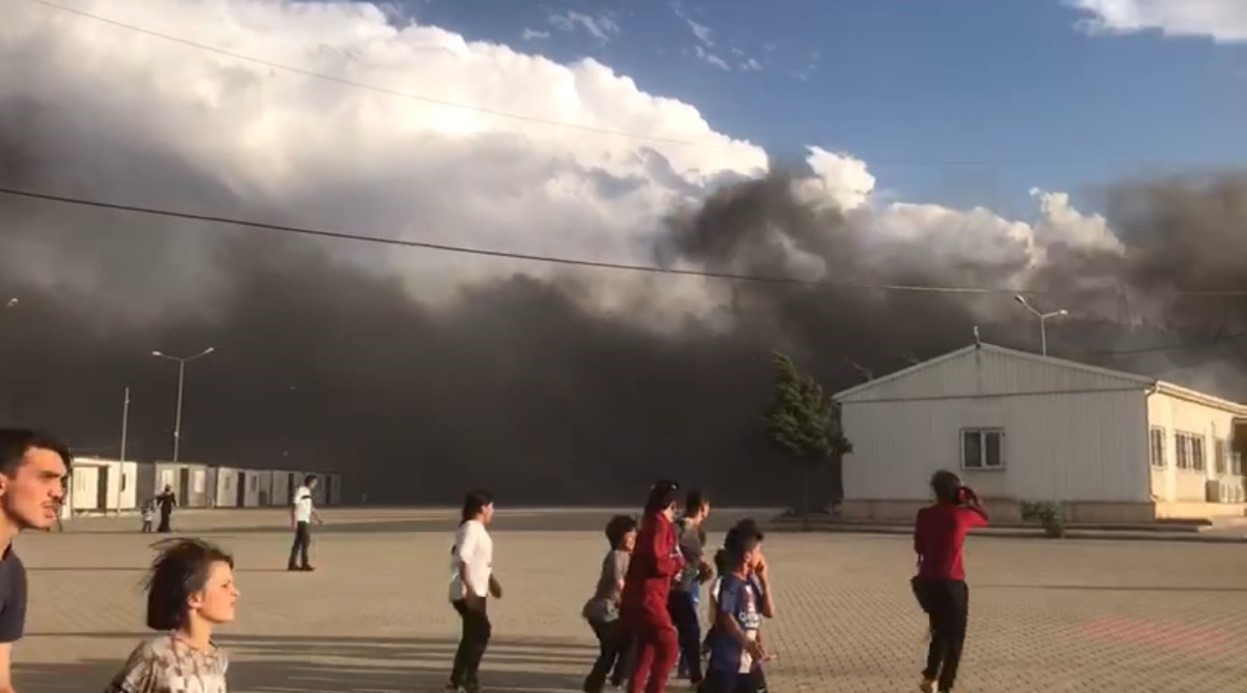 Gaziantep’te korku dolu anlar: Trafo yangını geçici barınma merkezine sıçradı