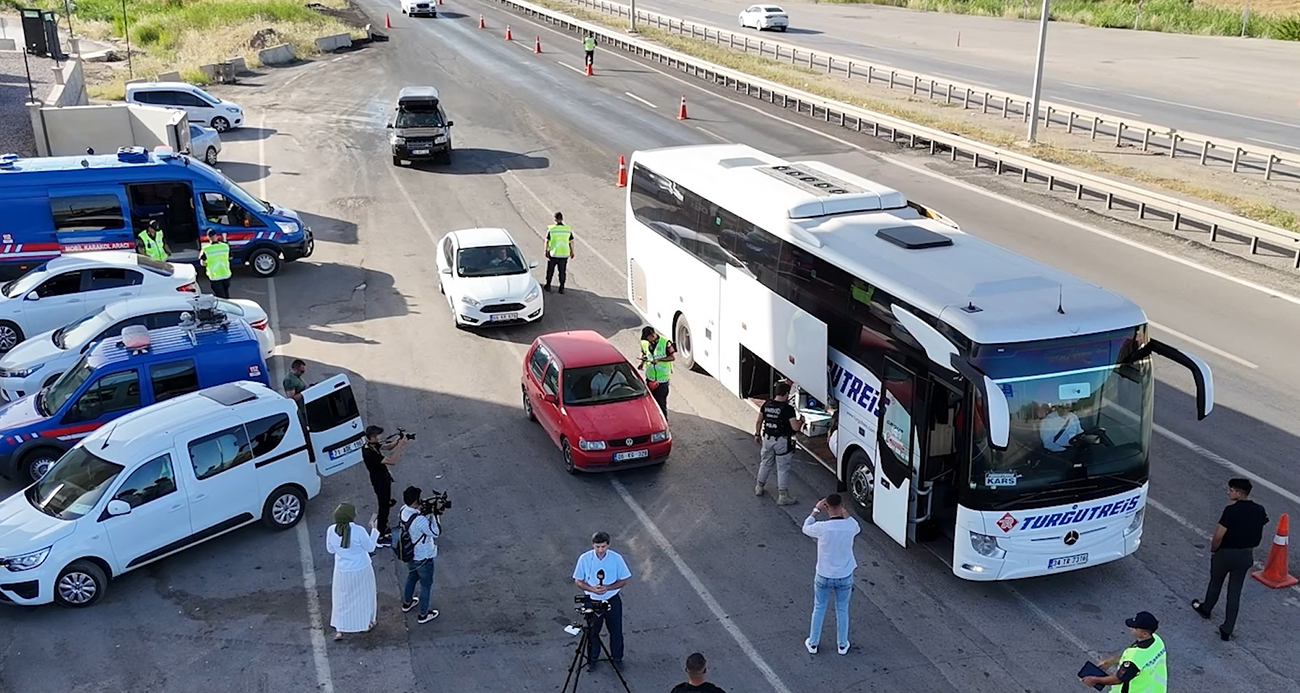 Araçlar didik didik arandı!