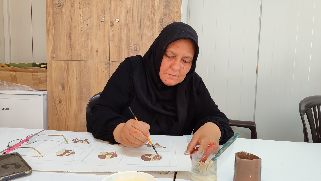 Okulu bırakan oğlunu motive etmek için 5 çocuklu anne üniversite okumaya başladı