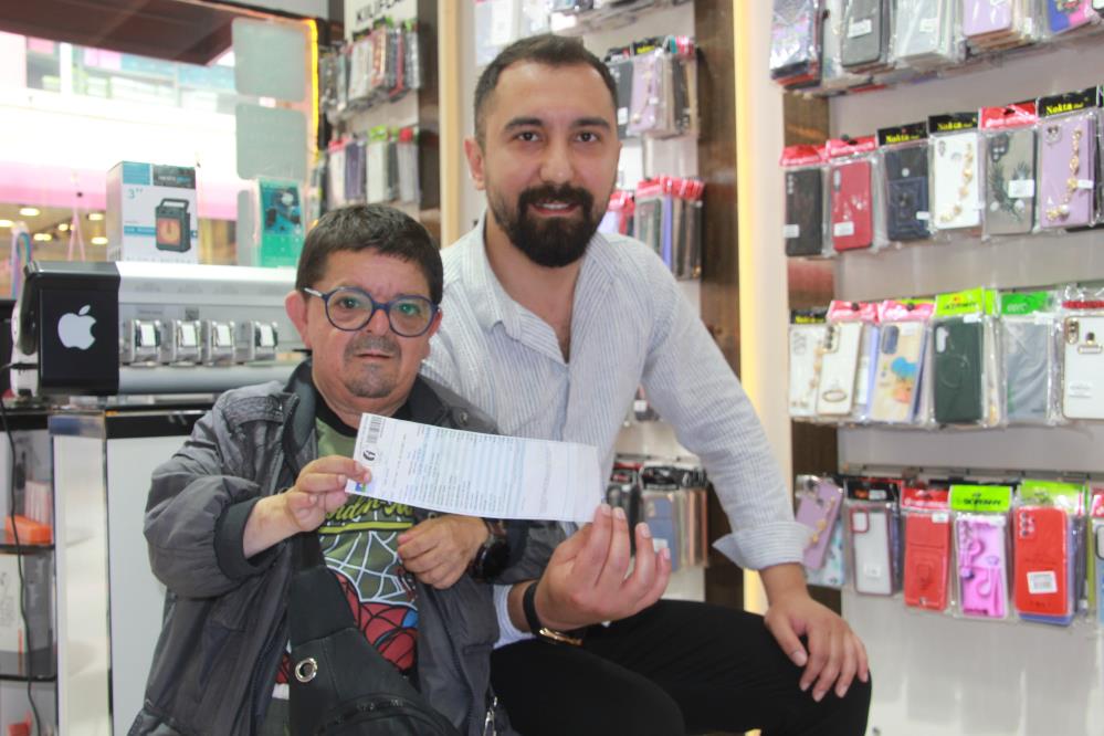 ‘Faturamatik Yakup’: 92 santimetrelik boyu ile ’otomatik fatura’ya direniyor