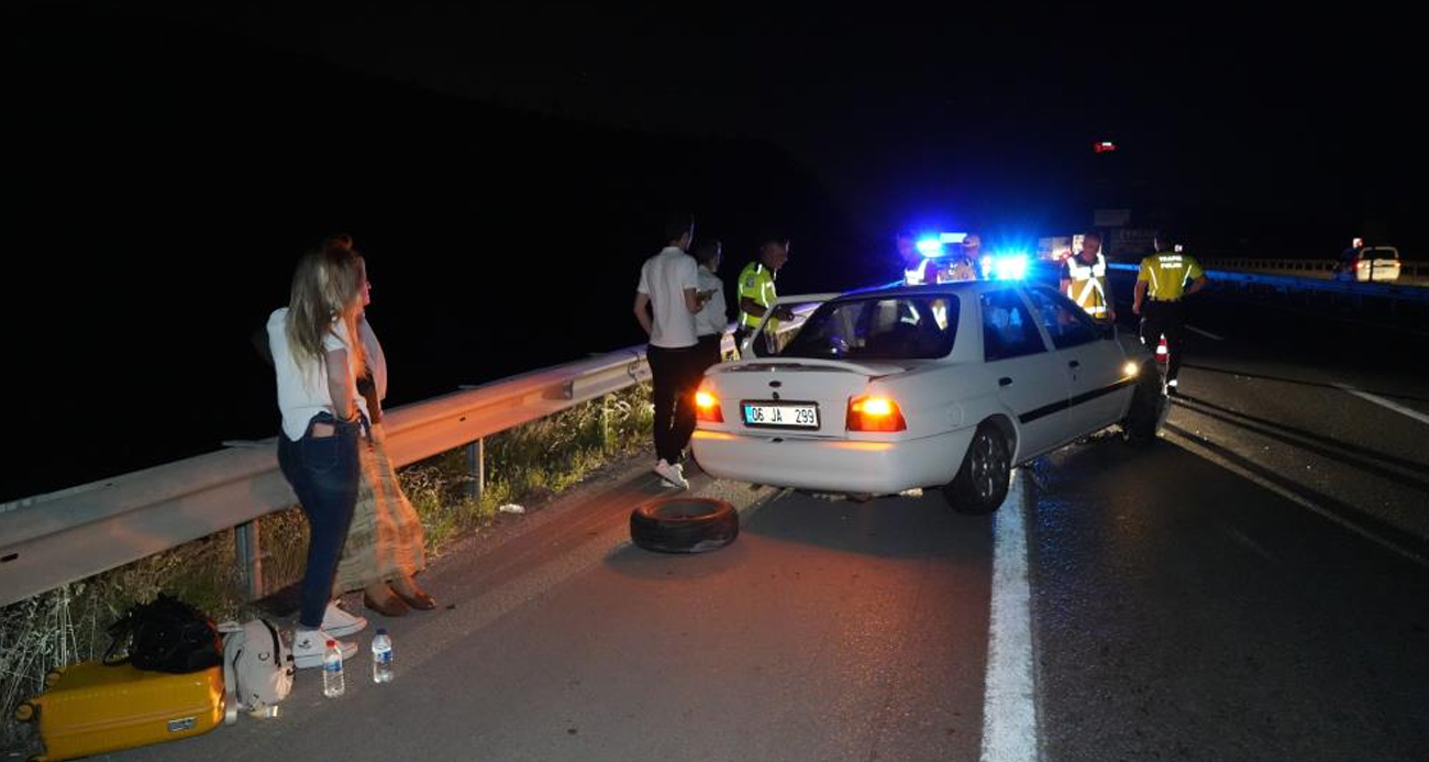 Tekeri kopan otomobil bariyere çarptı: 4 kişilik aile yara almadan kurtuldu