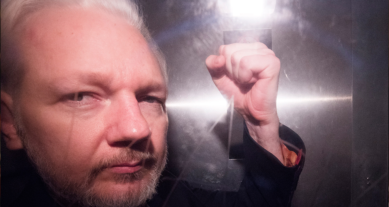 WikiLeaks&#039;in kurucusu Assange, İngiltere&#039;den ayrıldı