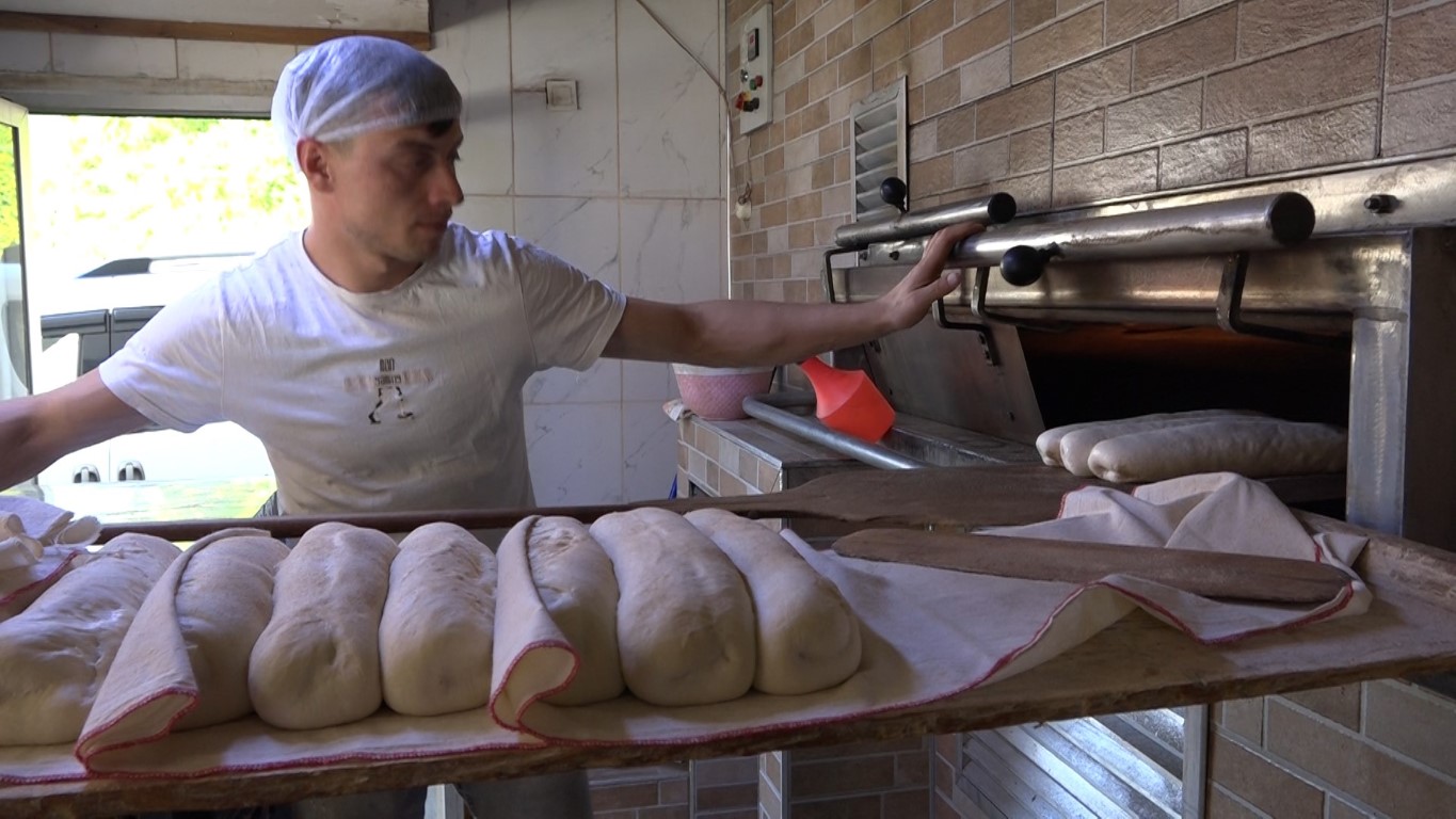 Rize’ye özgü ’baston ekmeği’ diğer ekmeklere göre daha yavaş bayatlıyor