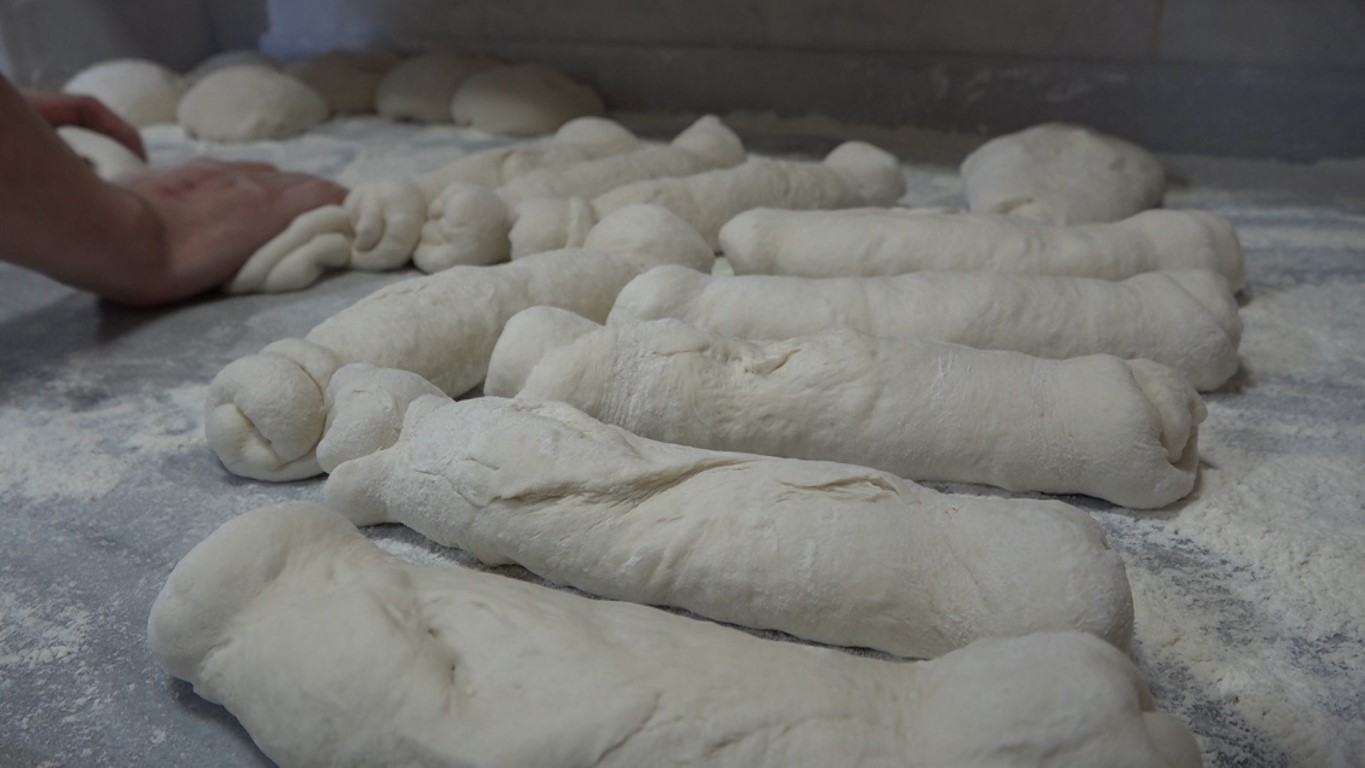 Rize’ye özgü ’baston ekmeği’ diğer ekmeklere göre daha yavaş bayatlıyor