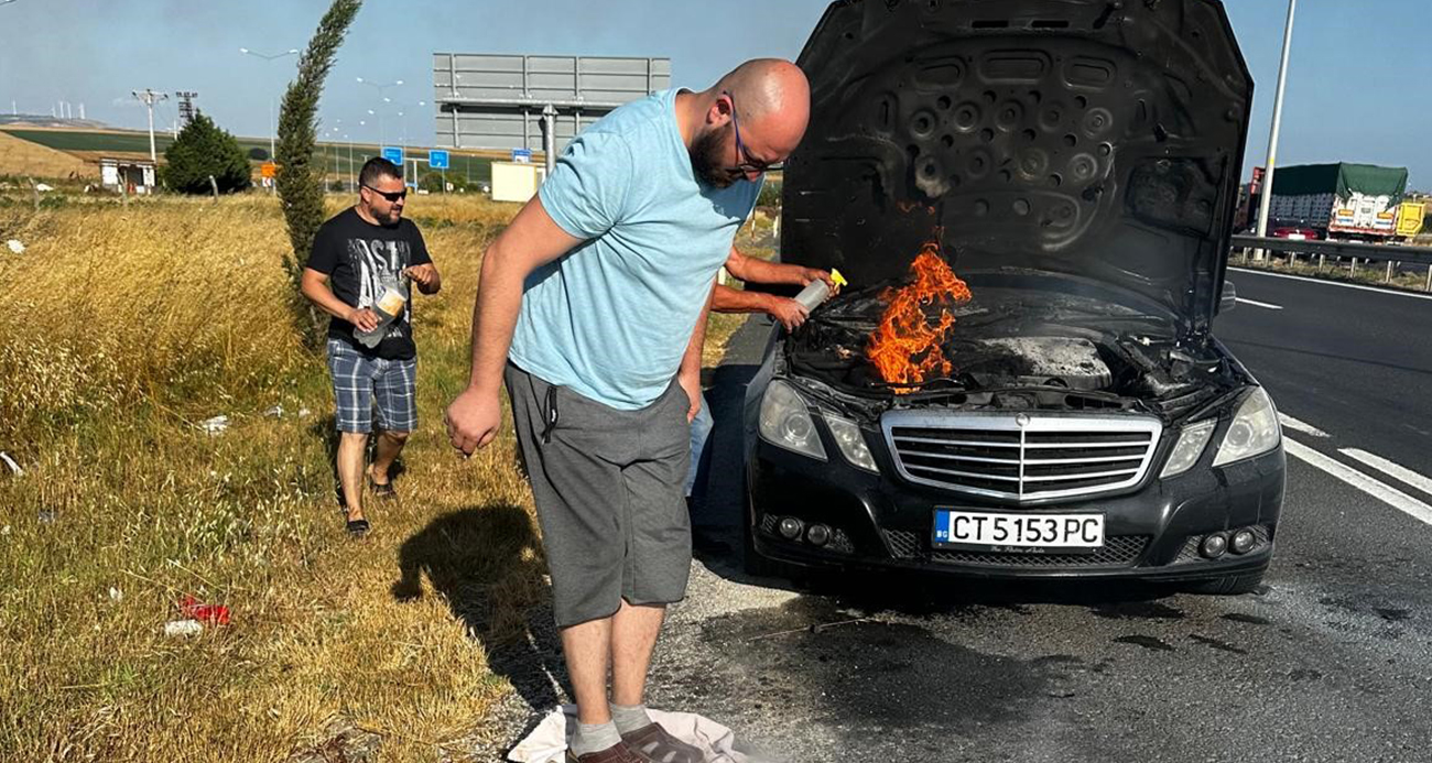 Mercedes otomobil yandı