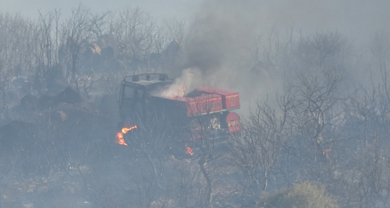 Yangında arazöz alevlerin arasında kaldı, personel canını son anda kurtardı