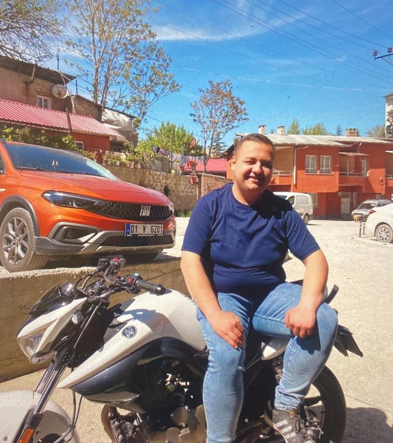 Ölen evladının hediyesi çiçeğe gözü gibi bakıyorlar