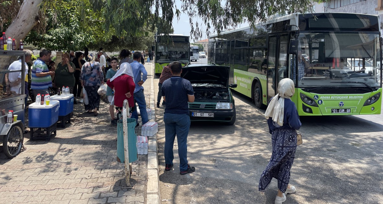 Adana’da 50 derecede dolmuşta vatandaşa ’klima’ çilesi