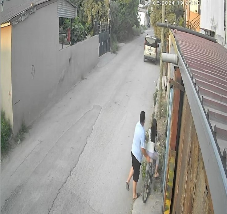 Adana’da kardeşine bisiklet sürmeyi öğreten çocuğu maganda kurşunu yaraladı