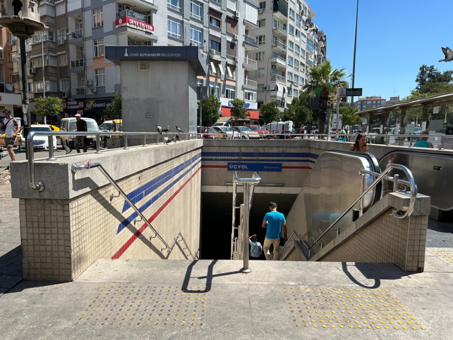 İzmir Metro’sunda yürüyen merdiven arızalandı, 9 kişi yaralandı
