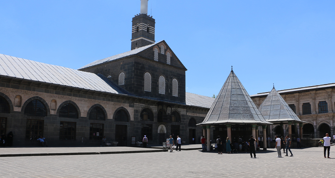 Diyarbakır’da termometreler 45 dereceyi gösterdi: Tarihi mekanlar boş kaldı