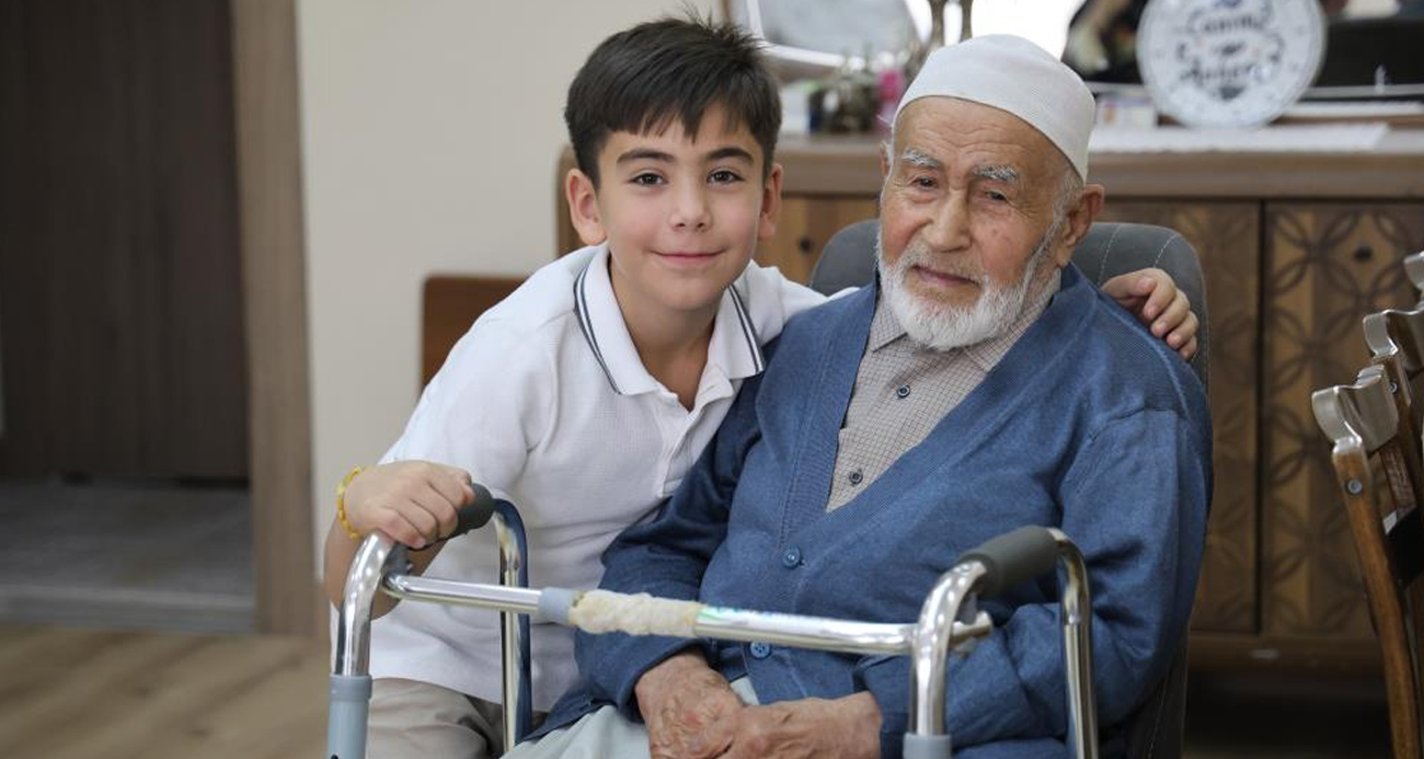 108 yaşındaki Kadir dede "Türkçe ezan" baskısını anlattı