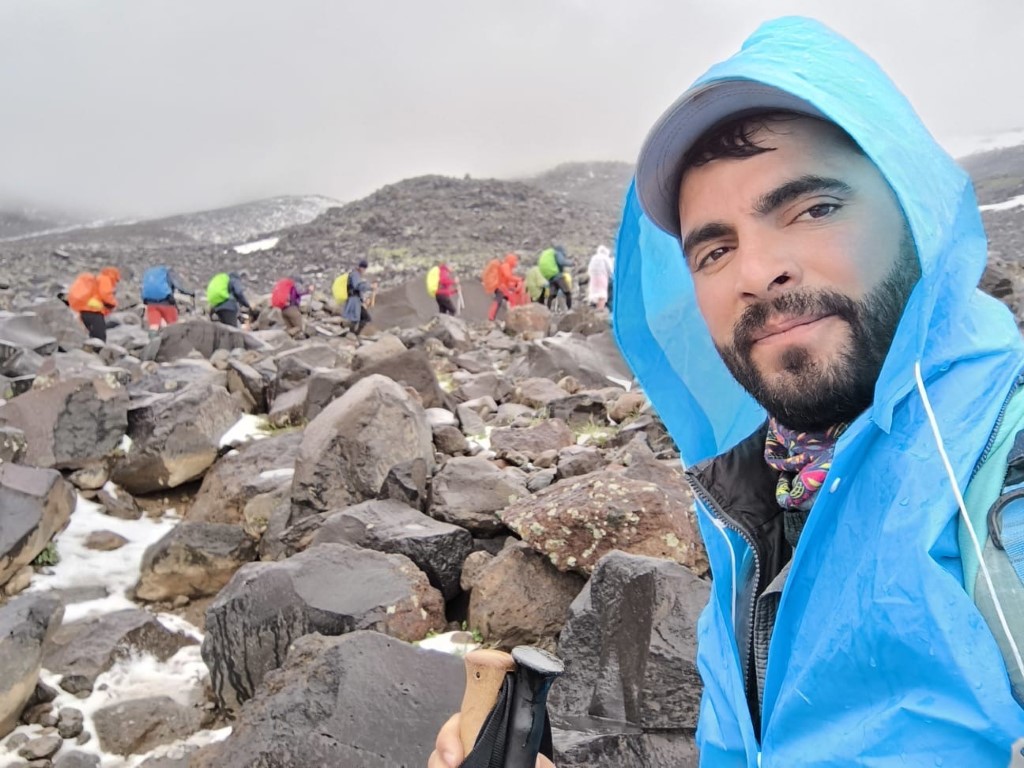 Ağrı Dağı’nda, dağcılara kar ve tipi engeli
