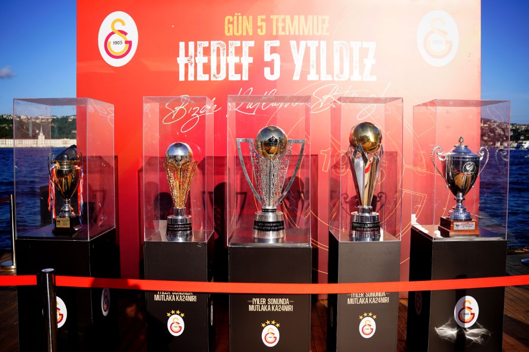 Galatasaray, 24. şampiyonluğunun 40. gecesini üyeleriyle kutladı