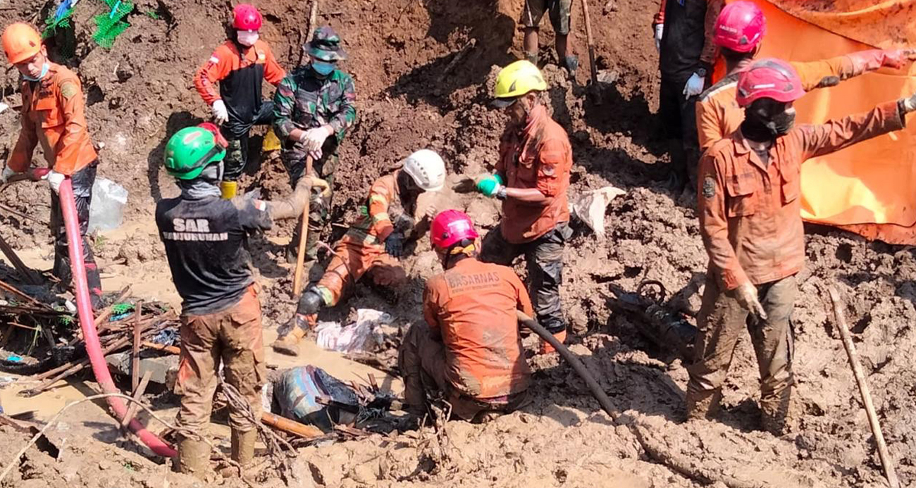 Endonezya&#039;da altın madeninde toprak kayması: 10 ölü, 40 kayıp