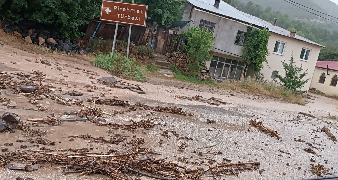 Gümüşhane’yi sağanak yağış vurdu!