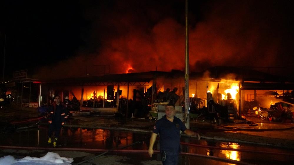 Malatya’da konteyner çarşıda yangın