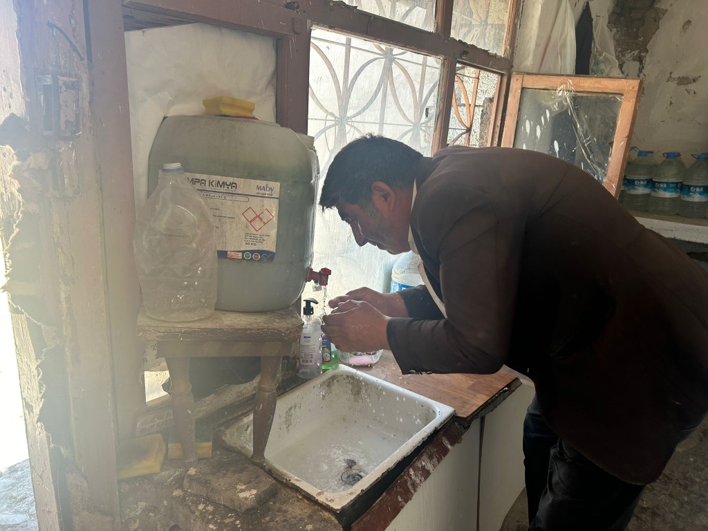 Yalnız yaşayan vatandaşın zorlu hayatı