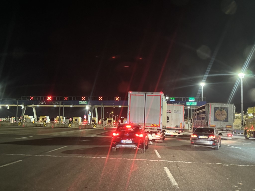 İstanbul trafiğine nefes olan otoyolda, gişe sayısının azaltılması, yoğunluğa sebep oluyor