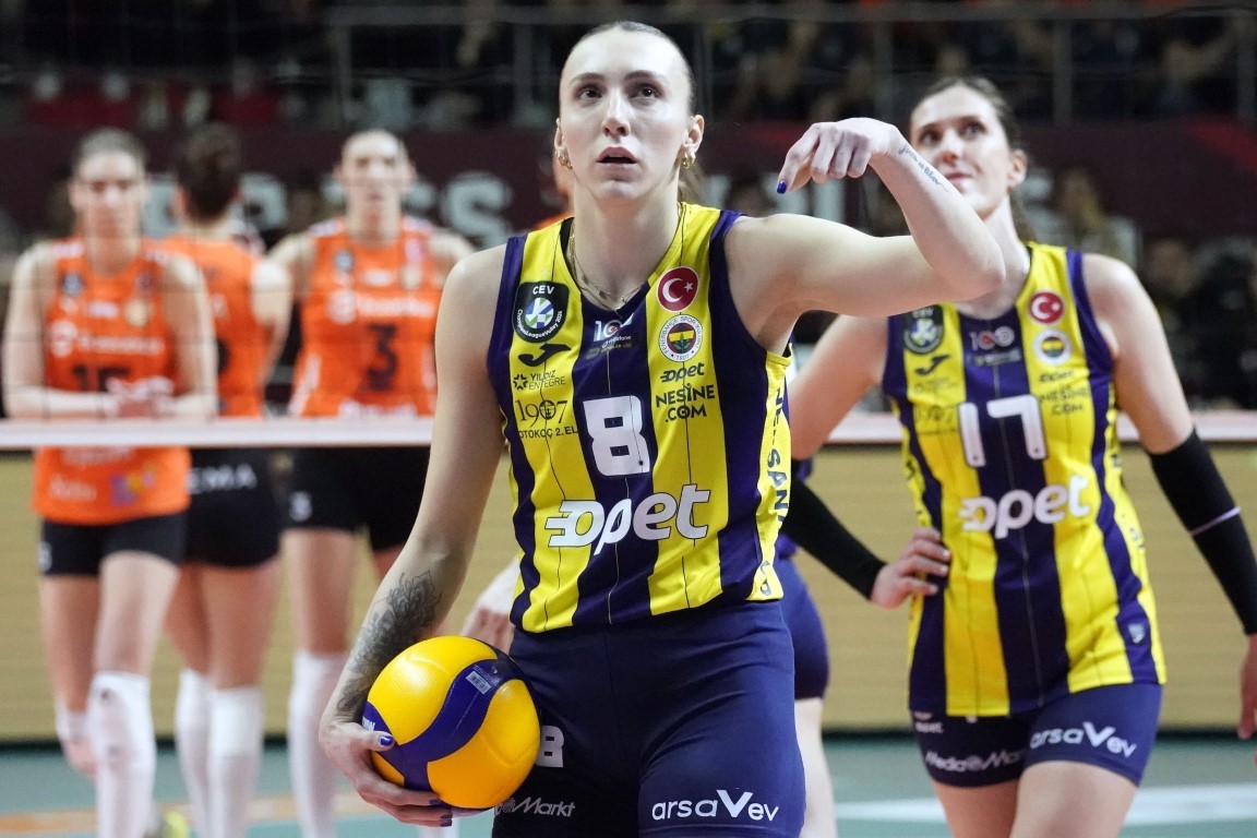 Fenerbahçe Kadın Voleybol Takımı, 4 isimle sözleşme yeniledi