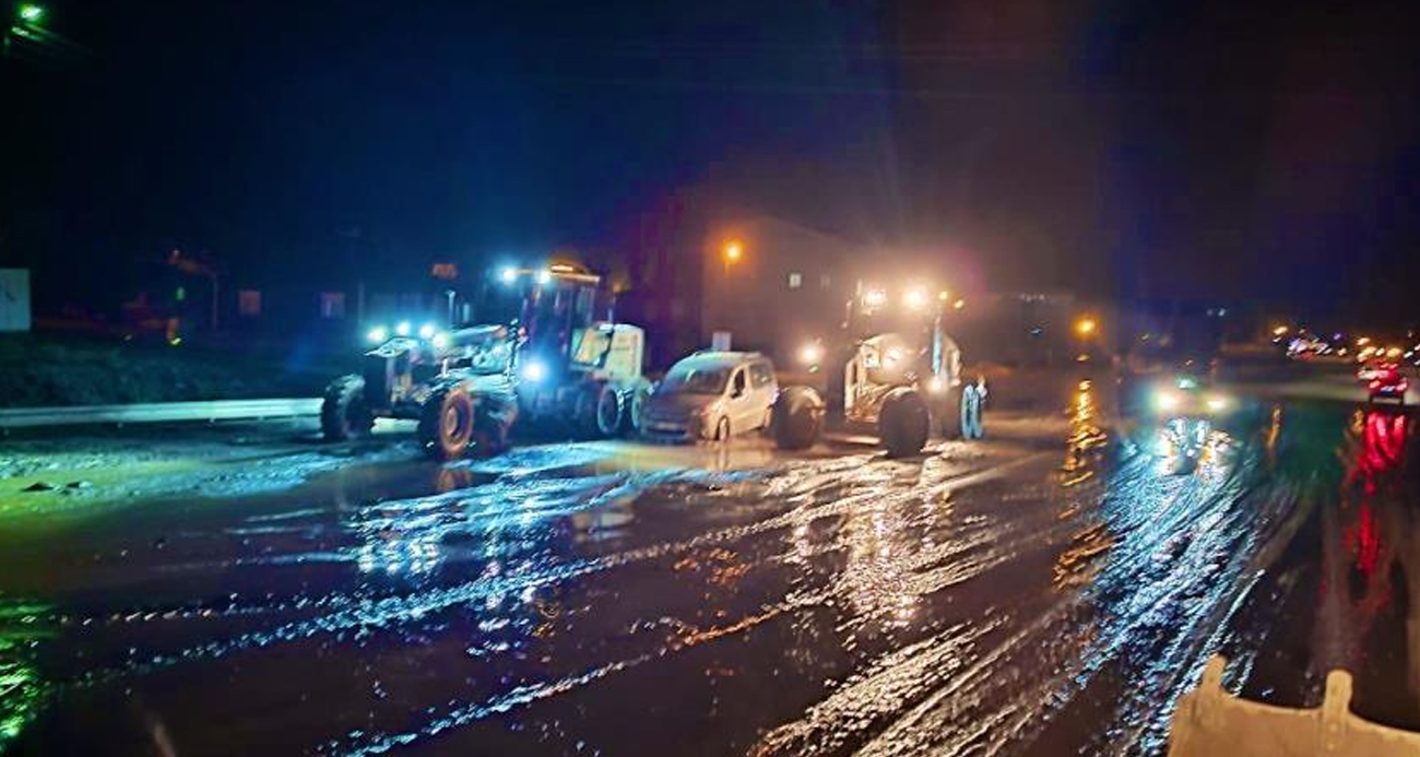 Özalp’ta sel nedeniyle bazı evler sular altına kaldı