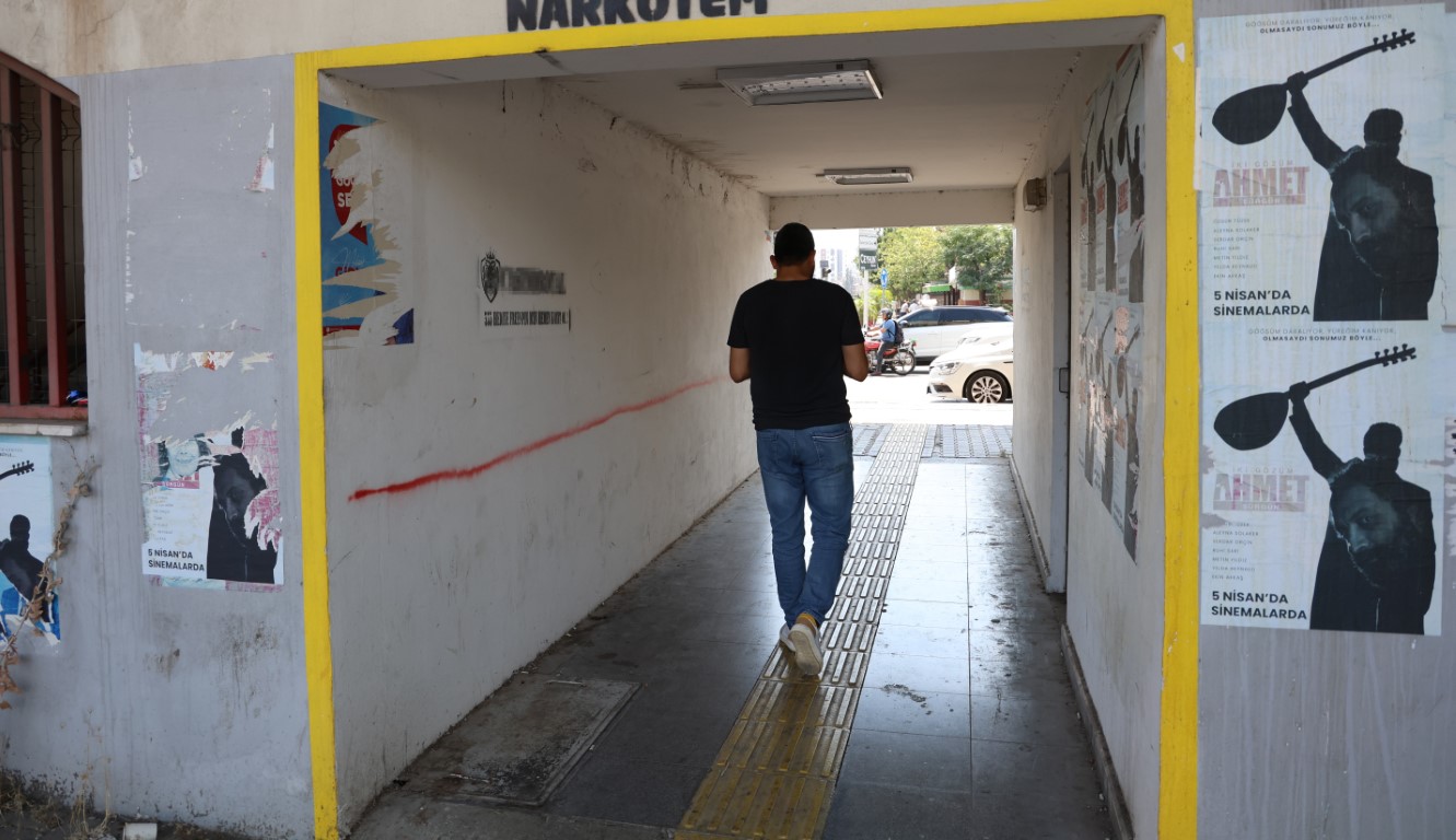 Sprey boyalı yasa dışı bahis ilanları Adana’yı kapladı