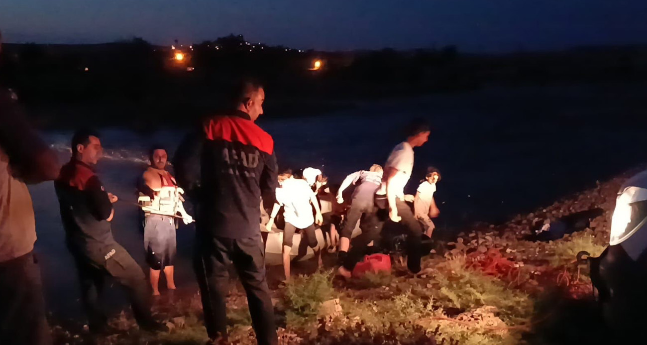 Dicle Nehri’nde mahsur kalan 11 kişilik aile kurtarıldı