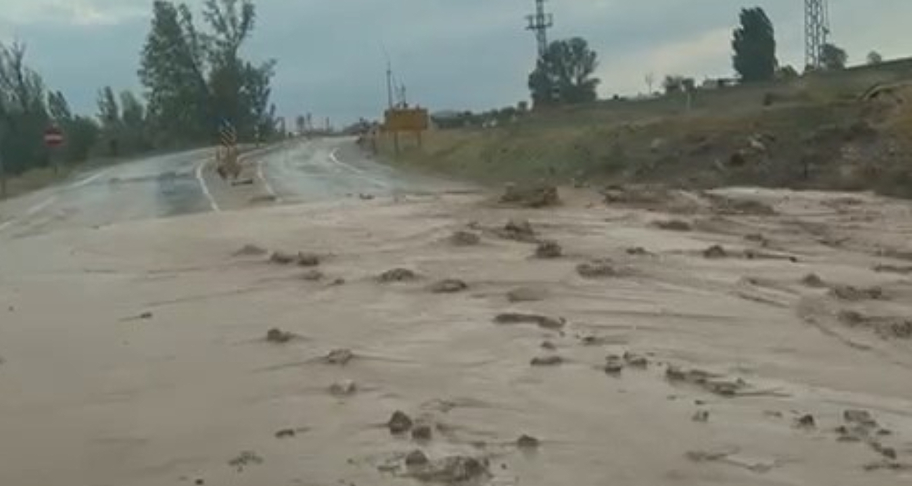 Tokat’ta sağanak yağış hayatı felç etti