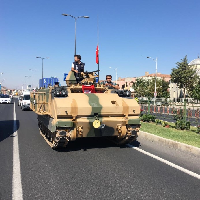 Darbecilerin kullandığı ZPT aracını güvenli alana çeken Mustafa Özbey o günleri unutamıyor