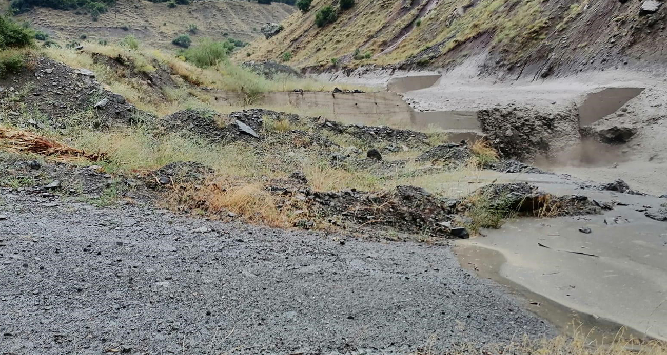 Tunceli’de sağanak sel neden oldu, o anlar kamerada