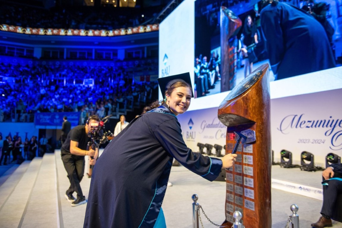 BAU’lu 6 bin mezun geleceğe uğurlandı