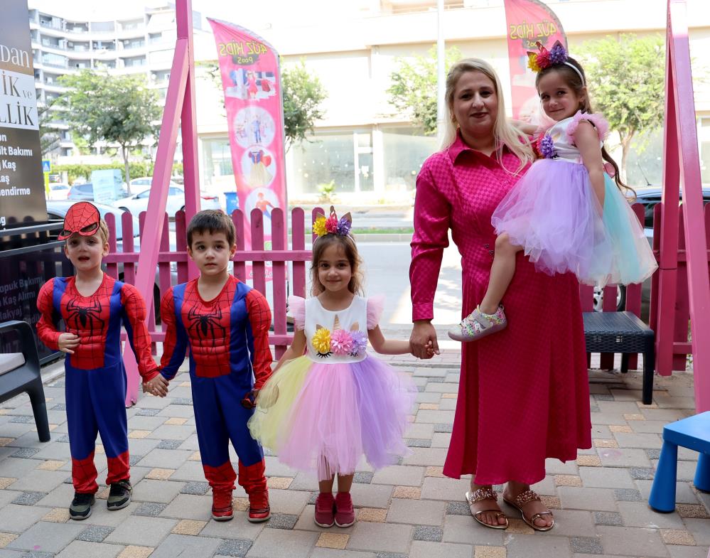 Dördüzlerine kıyafet yetiştiremeyince patron oldu