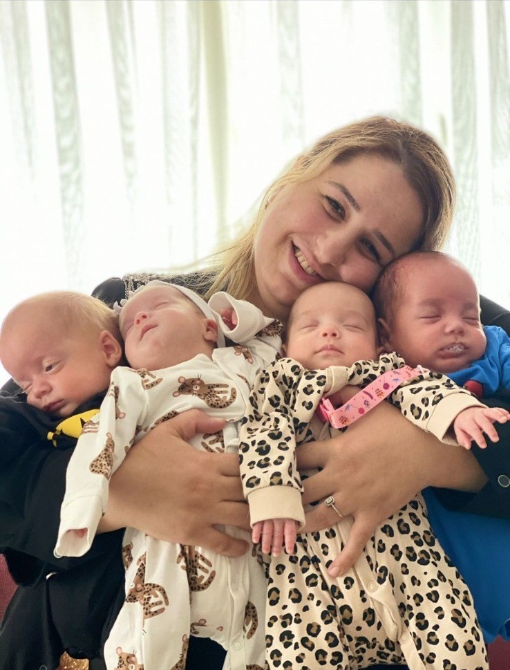 Dördüzlerine kıyafet yetiştiremeyince patron oldu